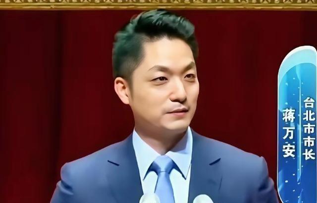 7月4日，台北市长蒋万安亲赴台东，当众宣布台北市政府将采购2000箱凤梨释迦，以