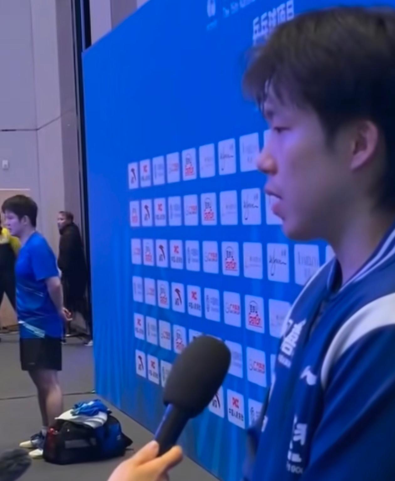 俩兄弟就在那互夸吧！
      王楚钦说:  东哥的发挥密不透风，越打越感觉不