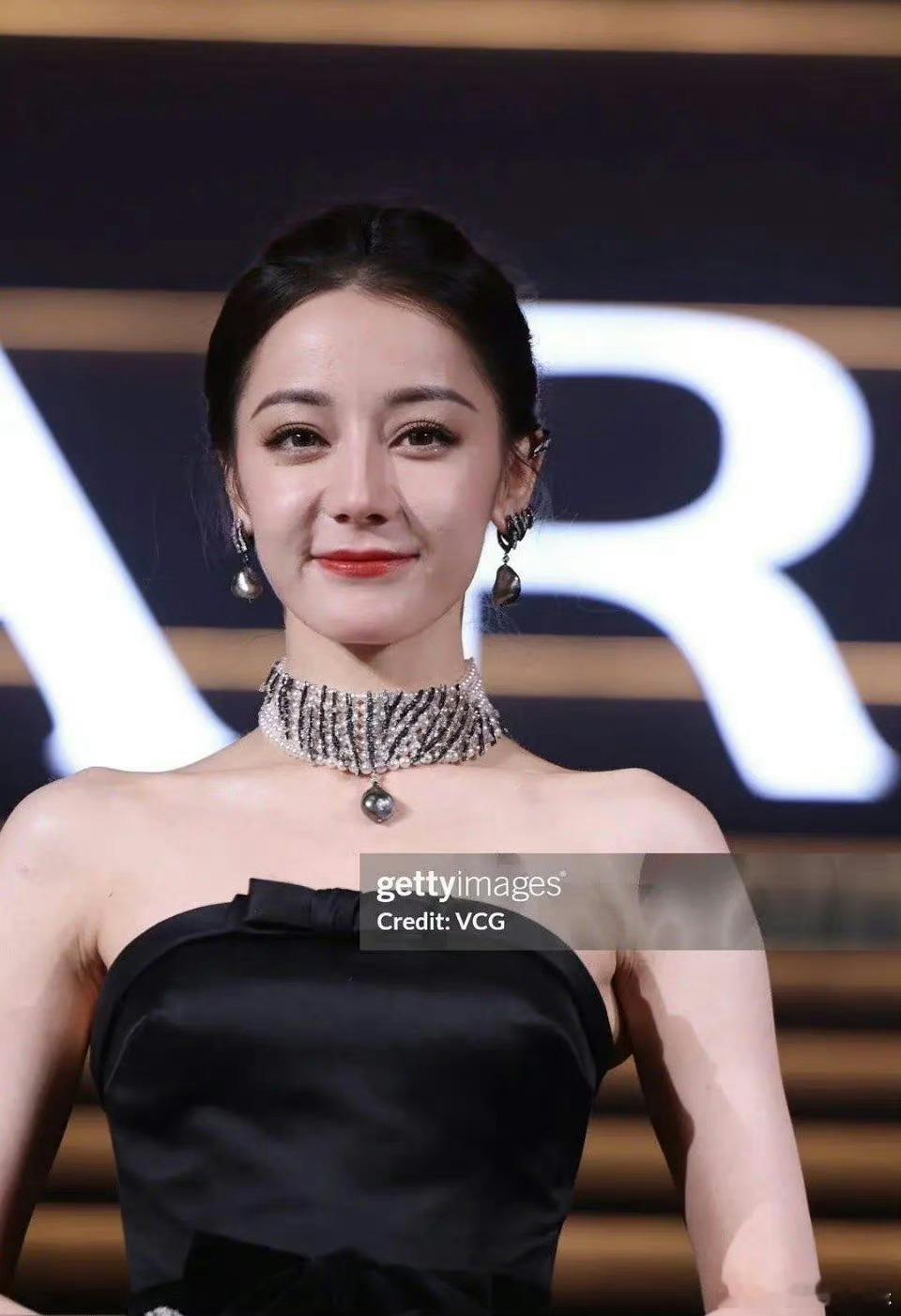 迪丽热巴法令纹原来也这么严重的 ​​​