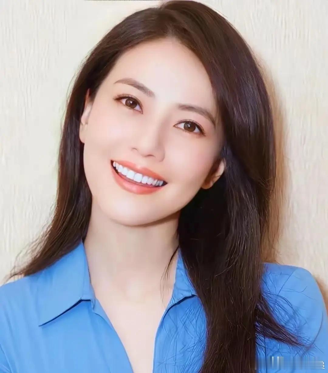 主持人问高圆圆:“如果你们吵架，你是属于冷战不说话的那种吗？”高圆圆说:“不行，