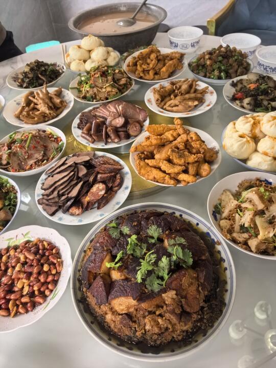 这一桌子配上喝他架稀饭巴适！