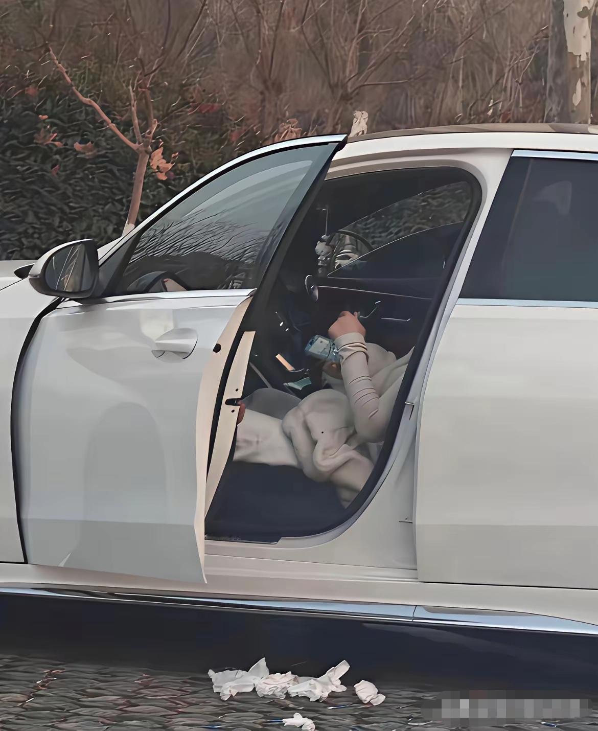 车是好车，纸，肯定不是好牌子，所以才随意丢弃