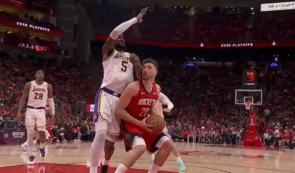 艾顿被驱逐直接驱逐！申京谈艾顿：“我相信艾顿不是故意的。”“但确实是恶意犯规了。