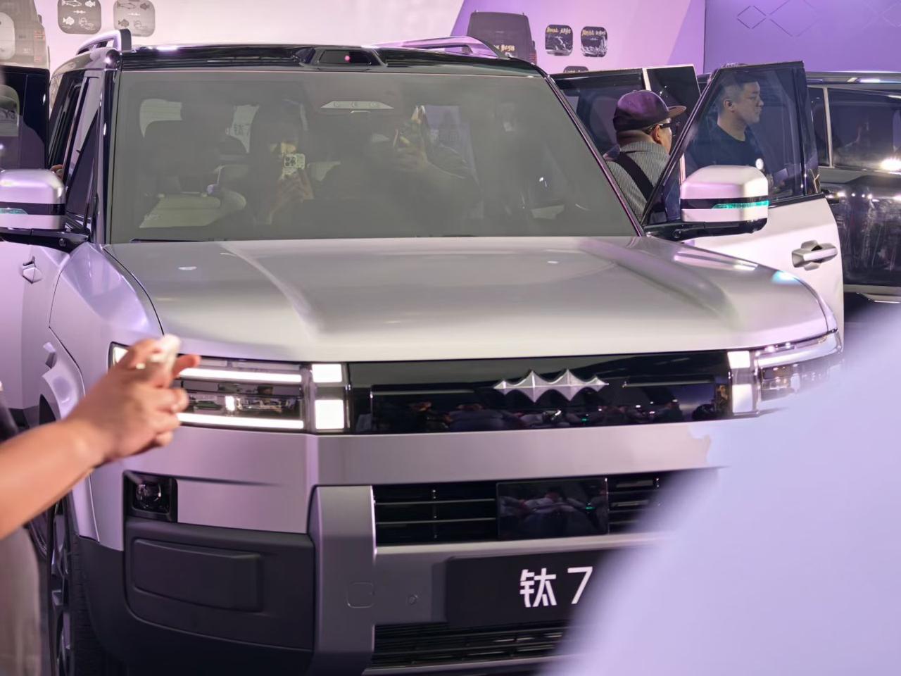 比亚迪闪充版图再添猛将，豹钛7 EV闪充版正式登场，以硬核实力重塑20万级纯电S