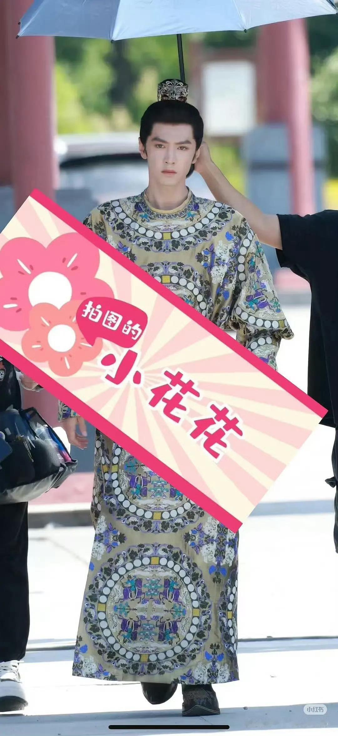第一次见内娱有这么丑的衣服哈哈哈哈哈哈哈 我还没认出来这是陈哲远[傻眼] ​​​