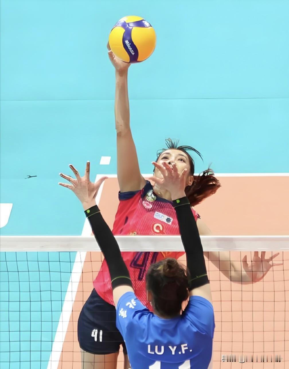 女排亚冠今日（4月26日）赛程预告!
中国北冰洋女排VS热特苏女排（哈萨克斯坦）