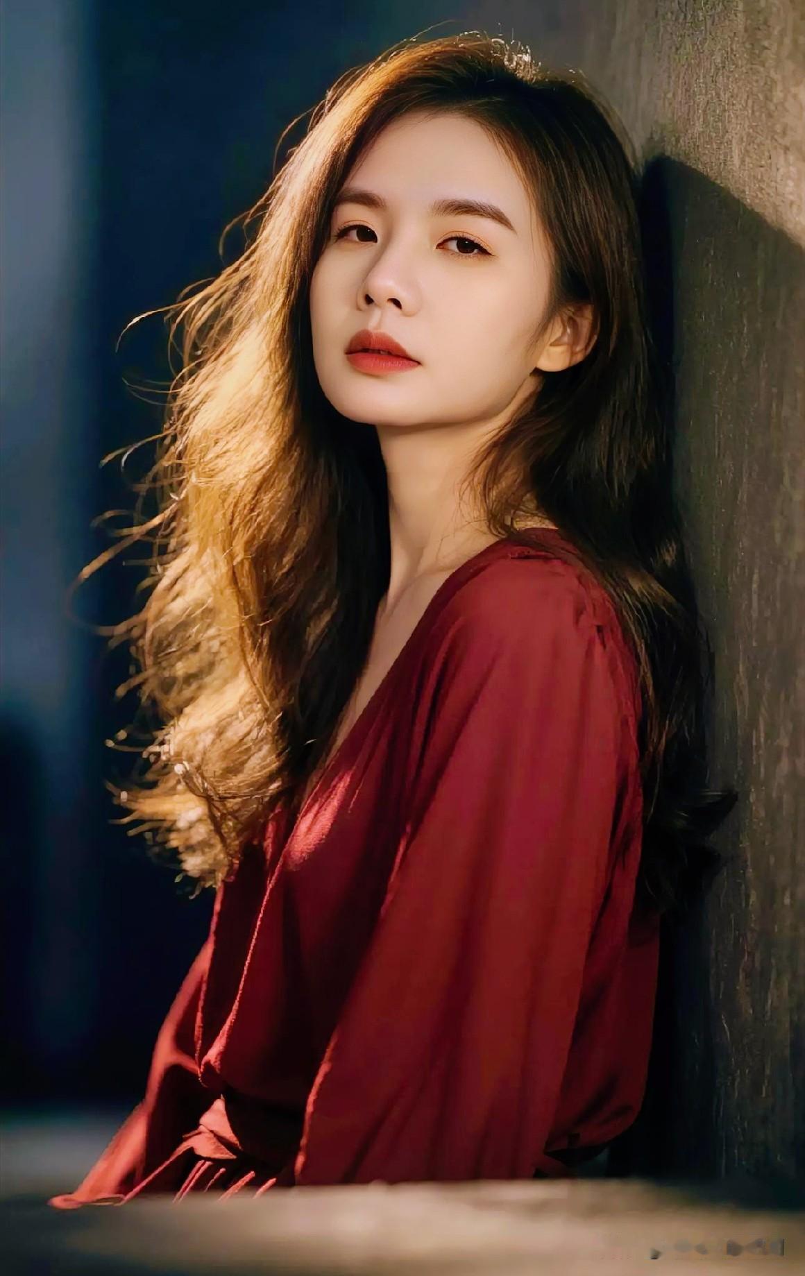 高考报考结束，填报系统关闭，女儿看似释怀了，而我却难过了好久。
外面下着大雨，让