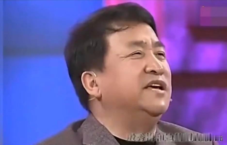 姜昆说：“我觉得殷秀梅是一个特没劲的人，她生活当中除了唱歌就没别的，打扮的跟阿拉