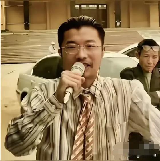 郭有才的国学人设塌了。

我查到他小学毕业就辍学，转头却以“国学传播者”自居。网