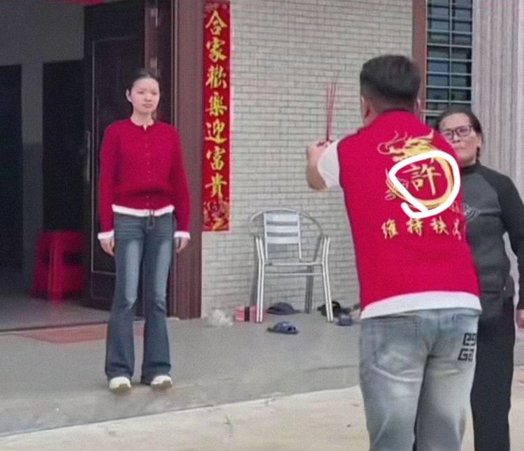 今年过年最贪婪无耻的一幕！

广东湛江东海岛拾石村妈祖巡游换人风波，让为富不仁再