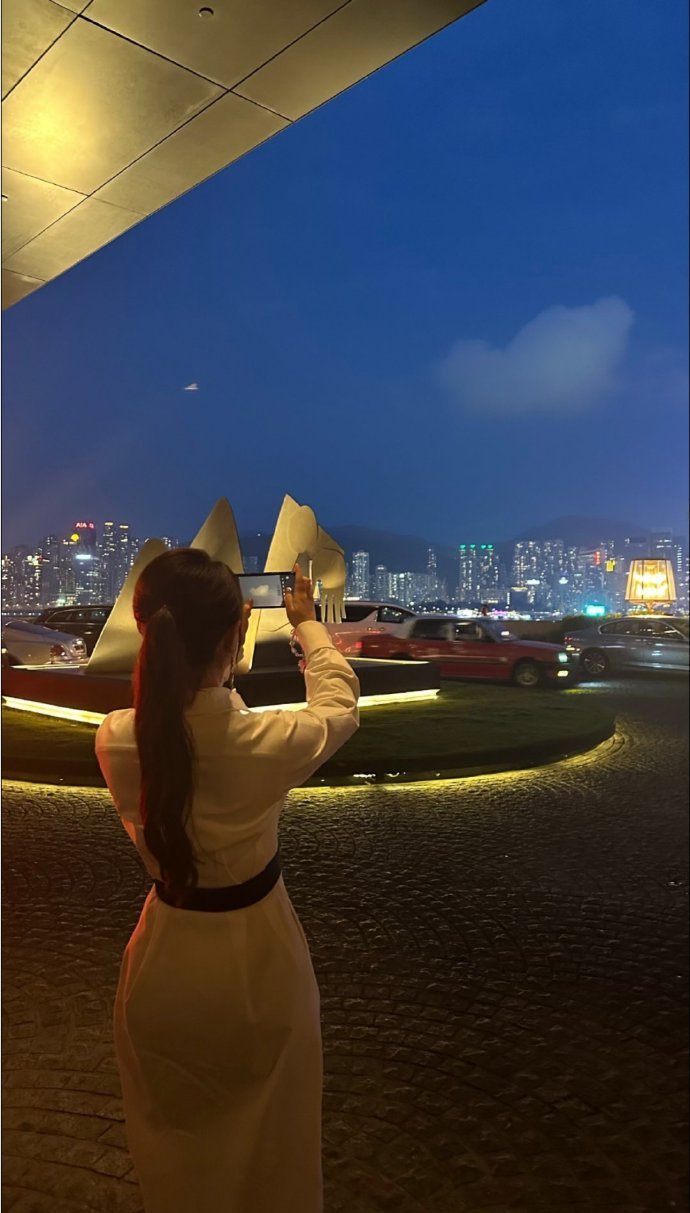 此时 脑袋里全部变色[摊手] ​​​