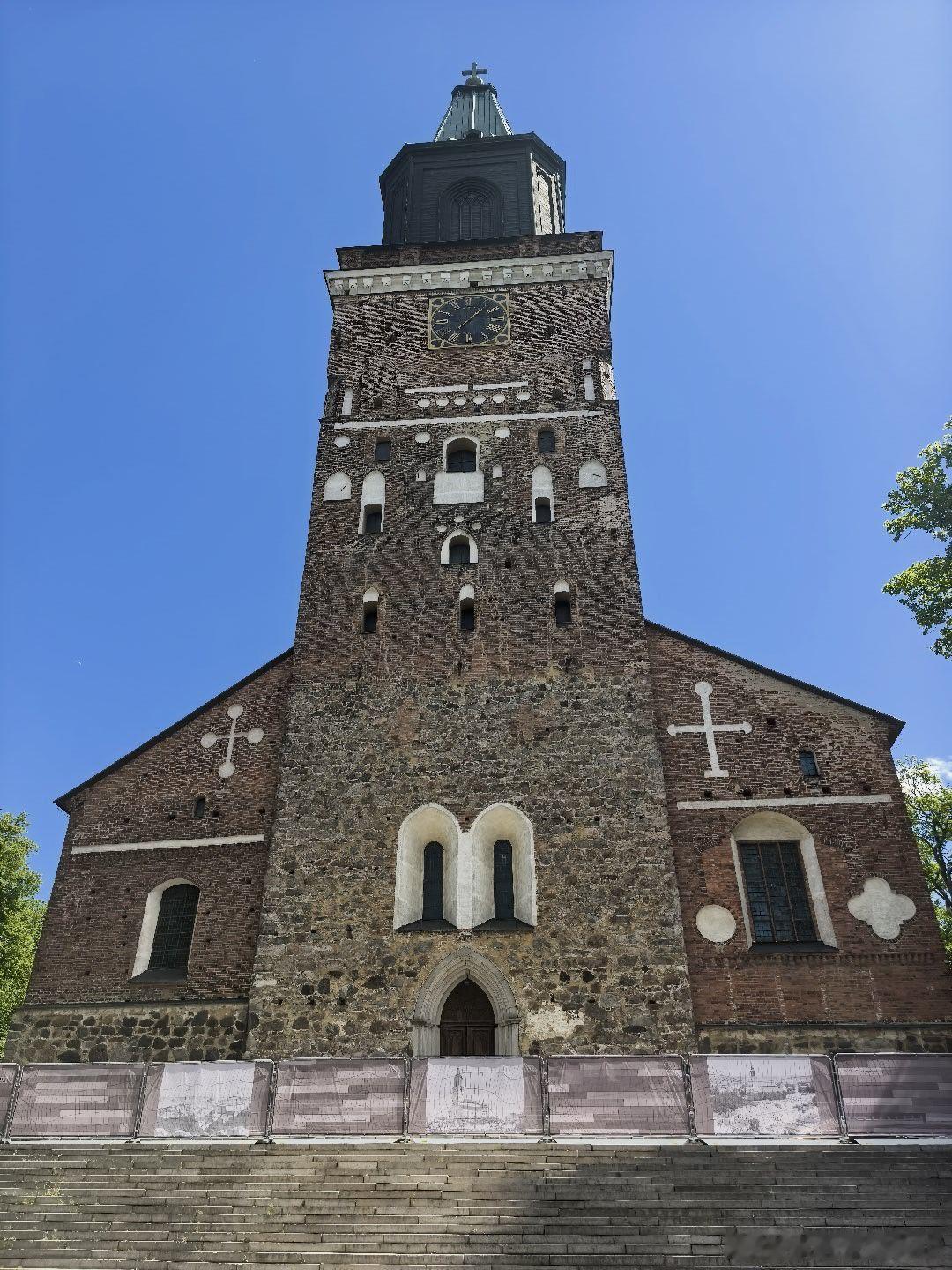图尔库大教堂⛪维修中，只能拍拍外景了，工棚搭的不错，条件比较nice。 芬兰·图