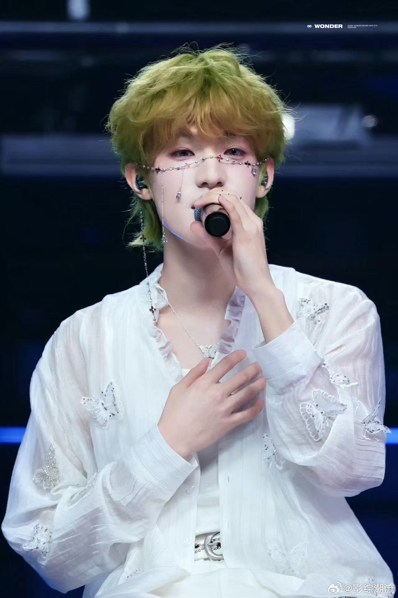 张泽禹场周第一个售罄没抢到的默默心碎，张泽禹场周第一个售罄，绿发造型美到出圈，粉