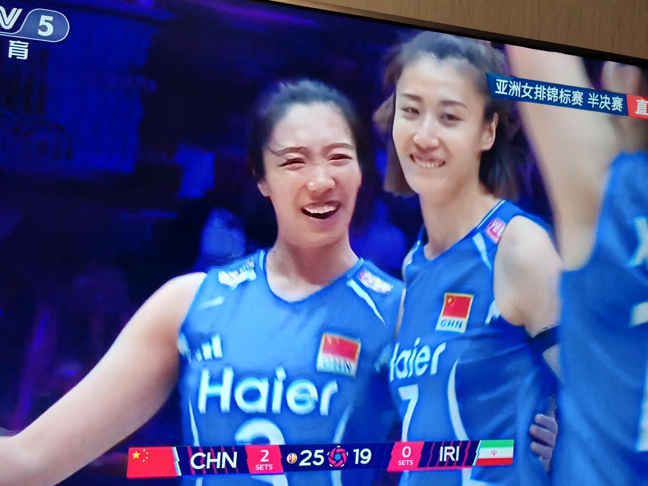 2026年8月29日女排亚锦赛半决赛，中国女排对阵伊朗女排，前两局中国女排25：