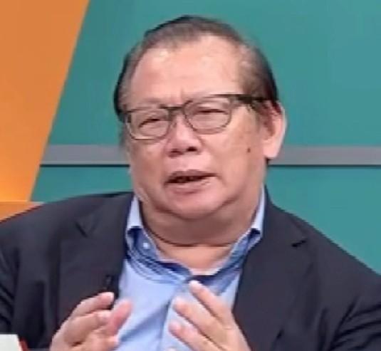 台湾省媒体人黄澎孝曾叫嚣称，虽然在中日战争中，中国是被侵略的一方，是受害方。但是