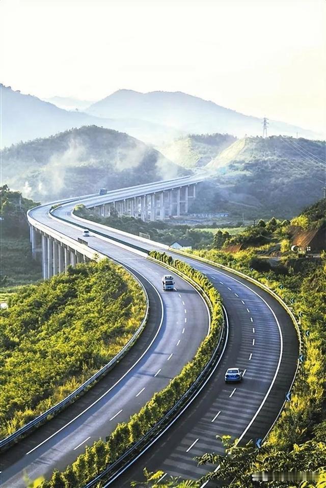 我国的路网为什么总是爱转弯

我观察总结了很多的拆迁问题，发现一个让你想象不到的