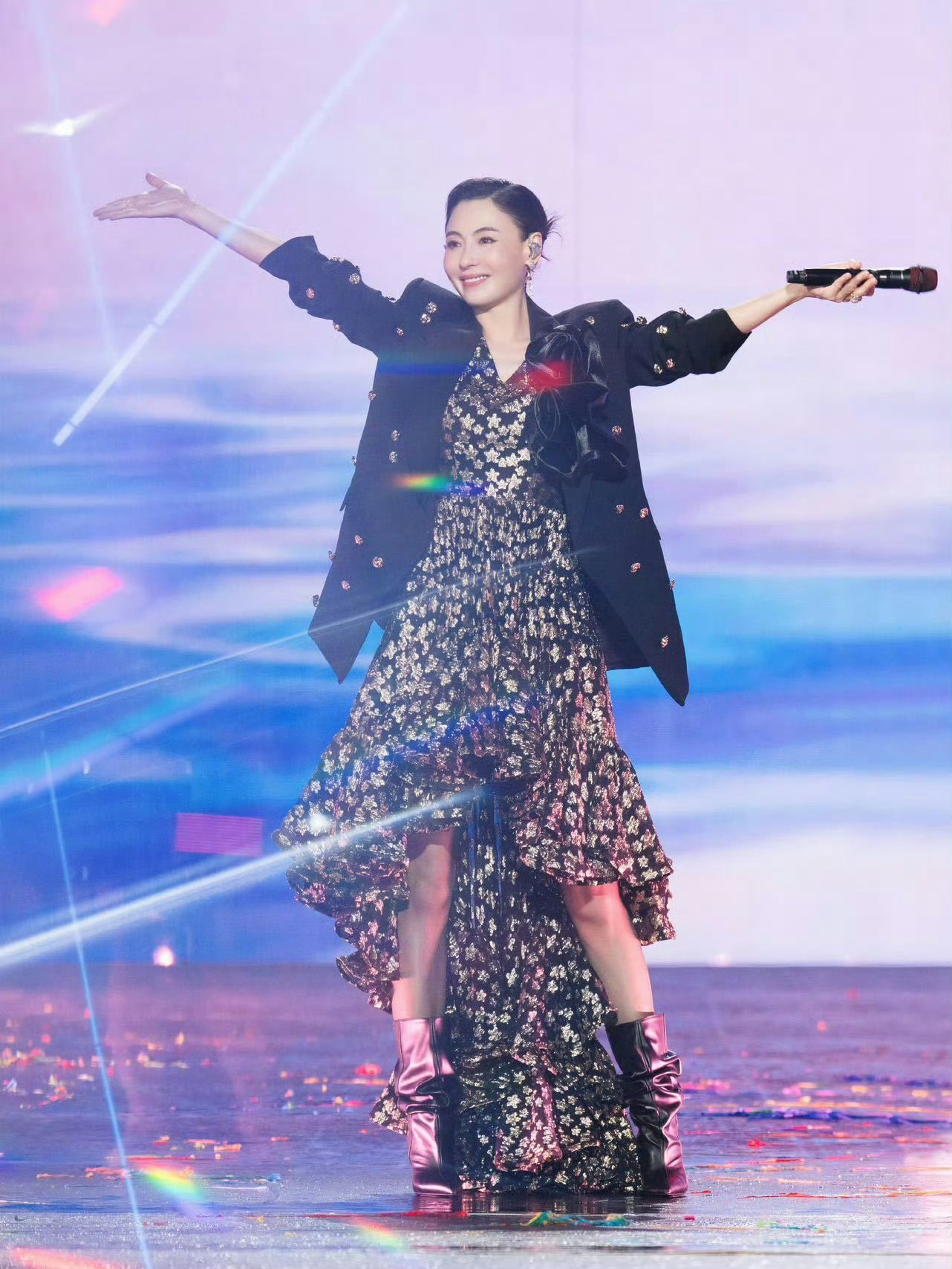张柏芝商演生图46岁的张柏芝近日在北京商演的生图状态引发全网两极热议——原相机直