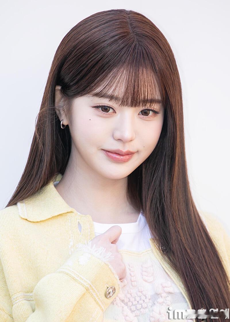 张元英今日BARRIE活动!腿都冻红了张元英今日亮相圣水洞Barie 2026春