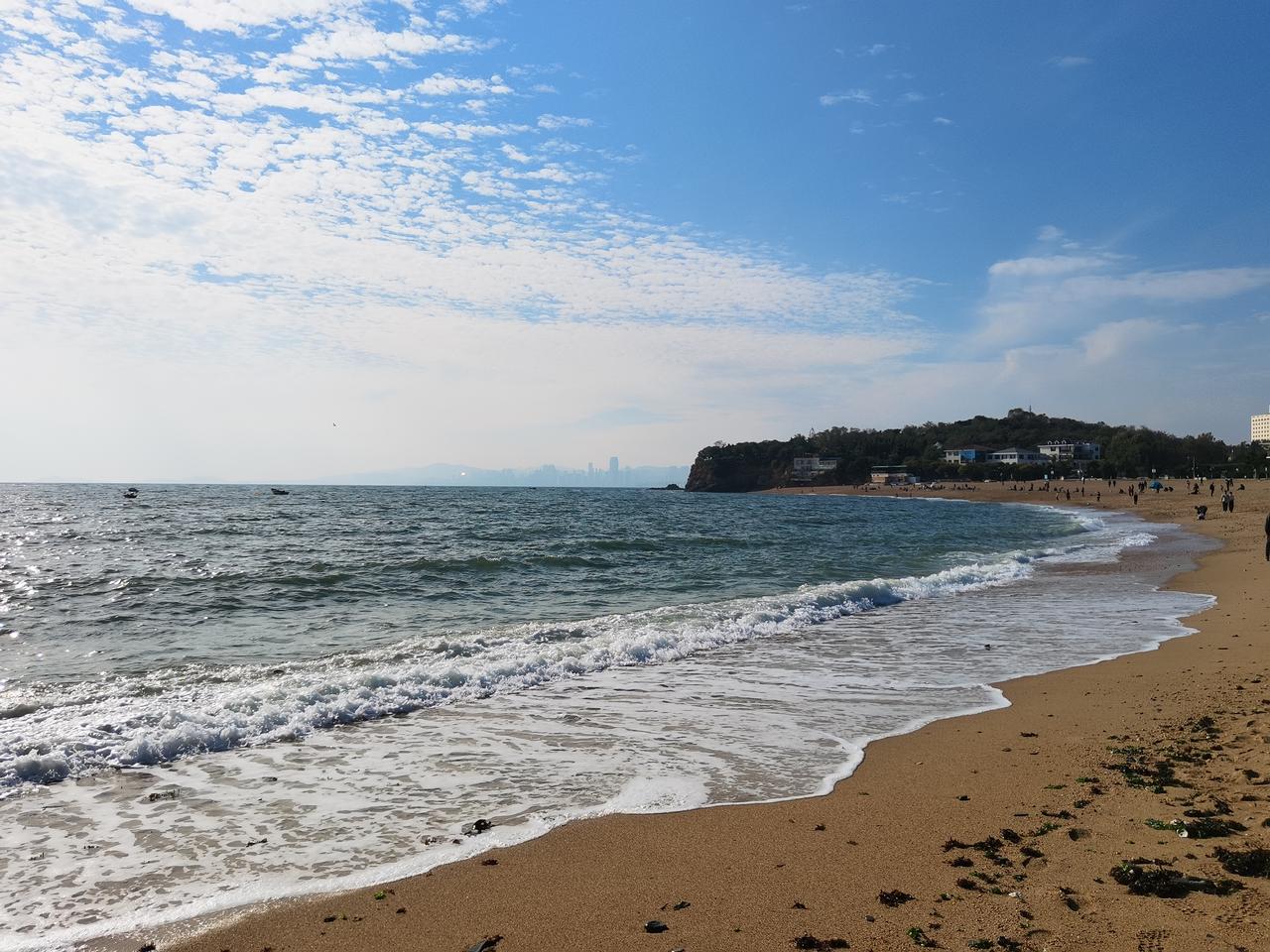 《做自己的太阳，不必借谁的光：把日子过成自己喜欢的模样》

这些年你坚硬里藏着温