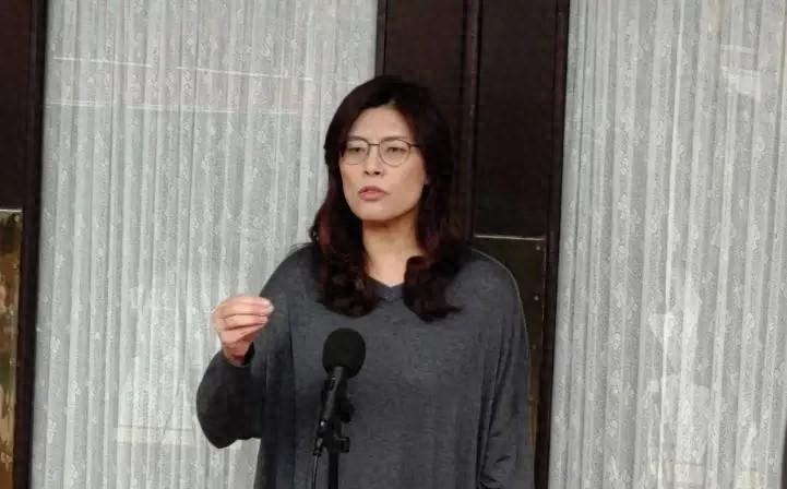 国民党主席郑丽文今天上午接受媒体人王浅秋广播节目《千秋万事》专访，被问到外界关注
