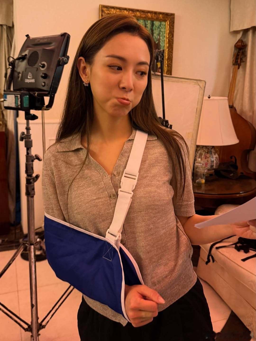 王敏奕為新劇《警是個大佬》趕工 社媒曬受傷花絮照感慨「人在江湖」.藝人王敏奕正密