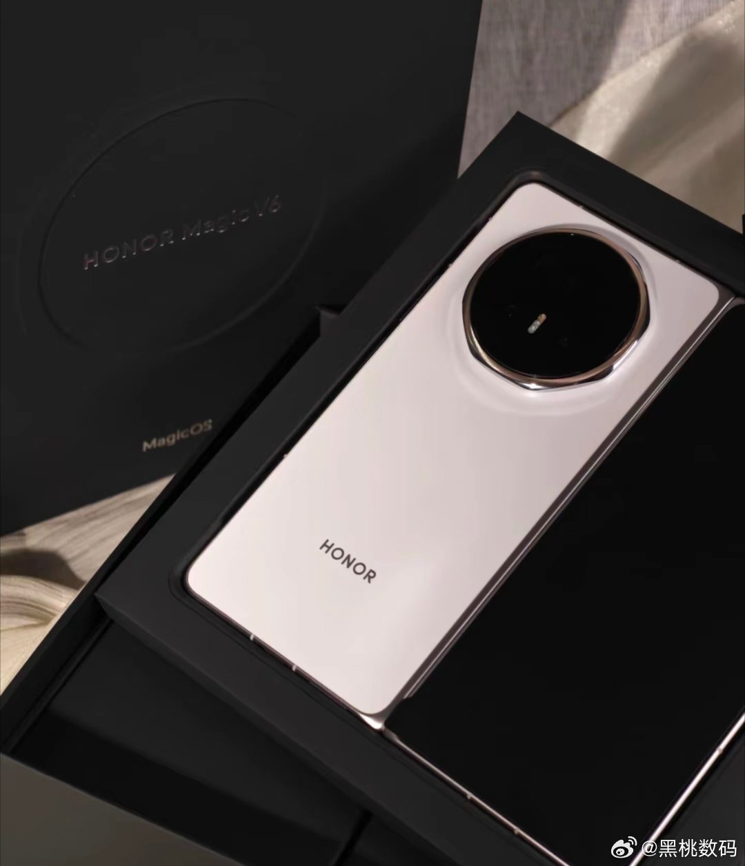 iPhone折叠机遭遇工程挫折苹果毕竟是第一次做折叠机遇到问题应该很正常，说实话