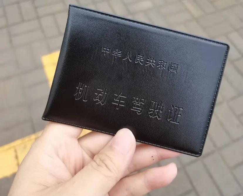 教练让我买彩票去
科三练得乱七八糟，考试时候下暴雨，我连雨刷都没摸过，愁死了。结