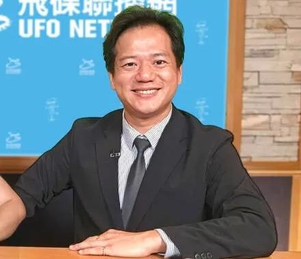 民众党竹北市长参选人邱臣远在8月27日晚间的访谈节目中爆出了个猛料，表示原先蓝白