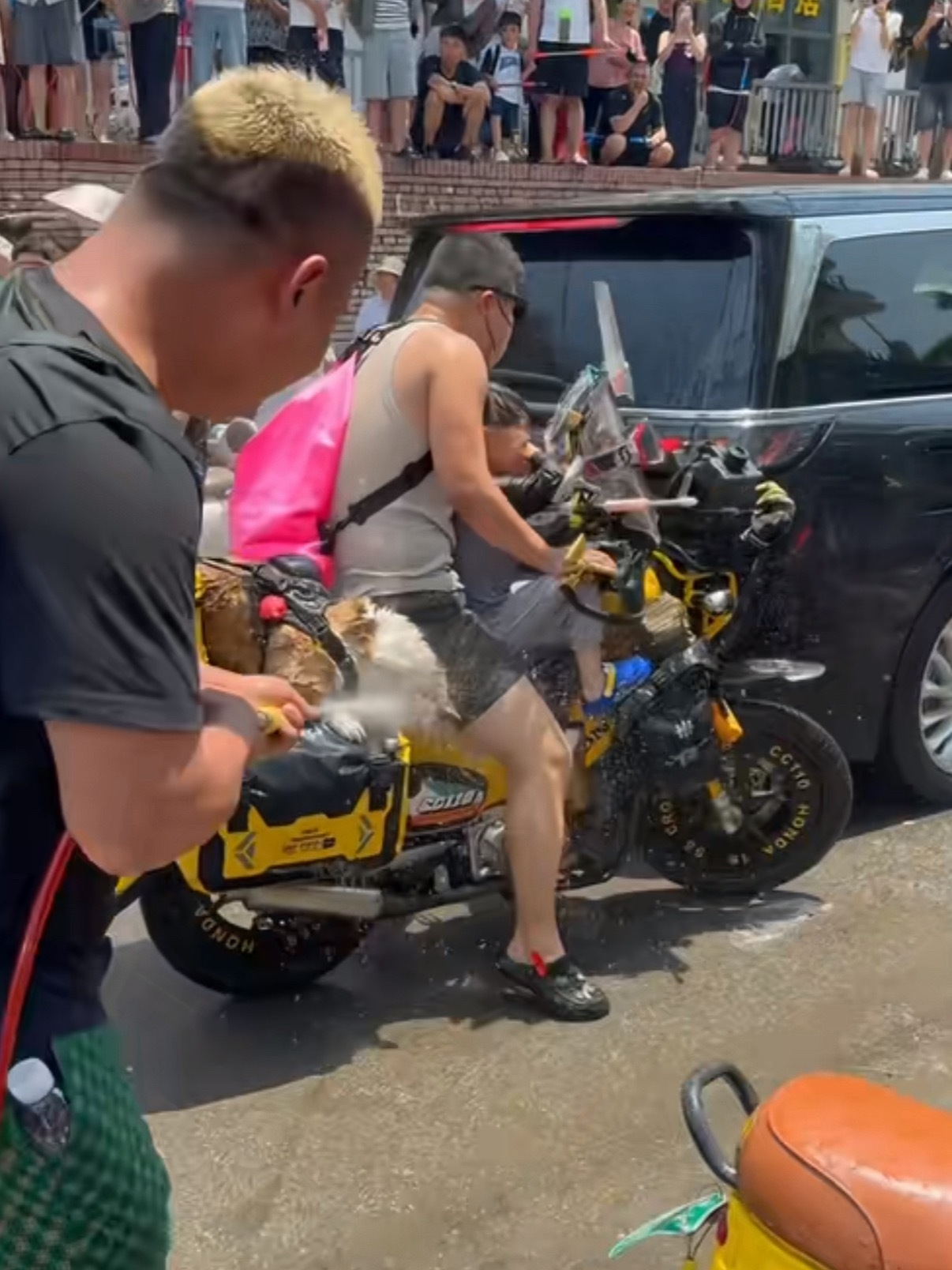 刷到西双版纳泼水节很多视频明明是挺好的庆祝节日咋就变味儿了呢