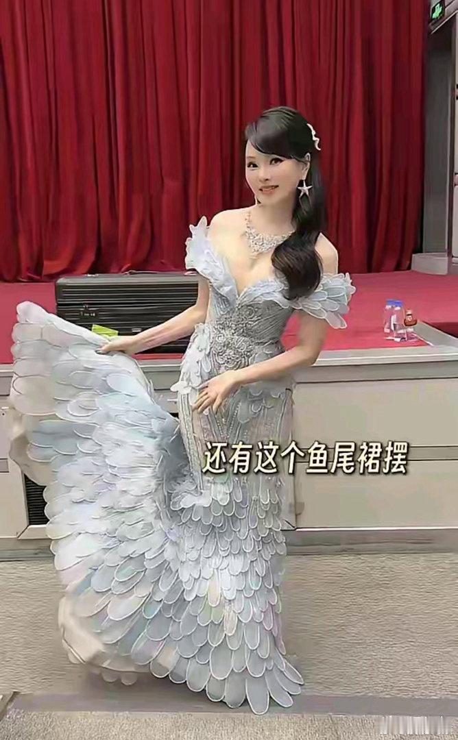 伊能静那﻿张﻿脸‎⁠，﻿‎再‎﻿配‎上﻿她那⁠﻿‏嗲‏‏嗲的嗓⁠音，说她才27岁