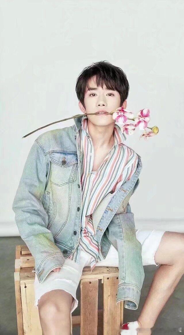 易烊千玺一心一意，易烊千玺易烊千玺五周年快乐 祝易烊千玺五周年快乐啊！谢谢你陪伴