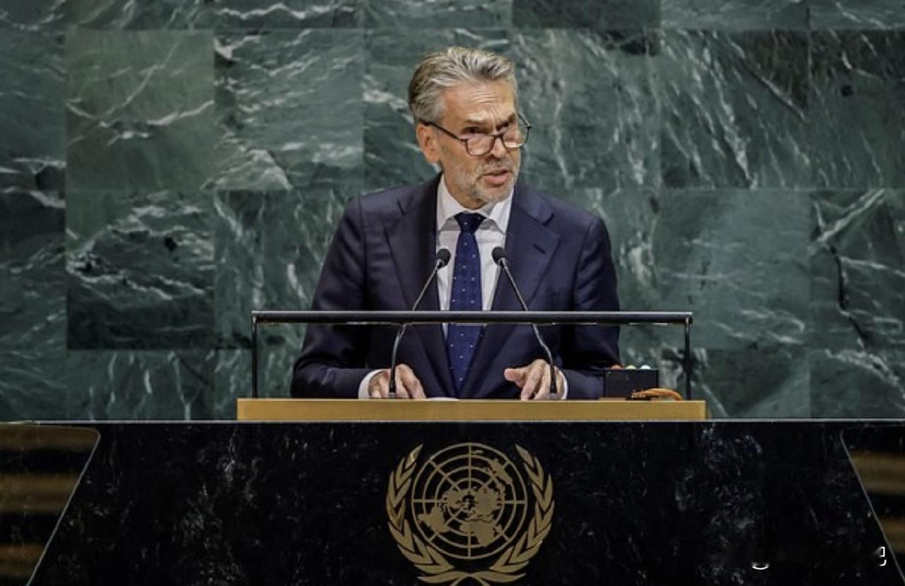 荷兰首相迪克·肖夫表示，欧美关系已经无法回到从前。自从美国宣布将对丹麦、德国等八