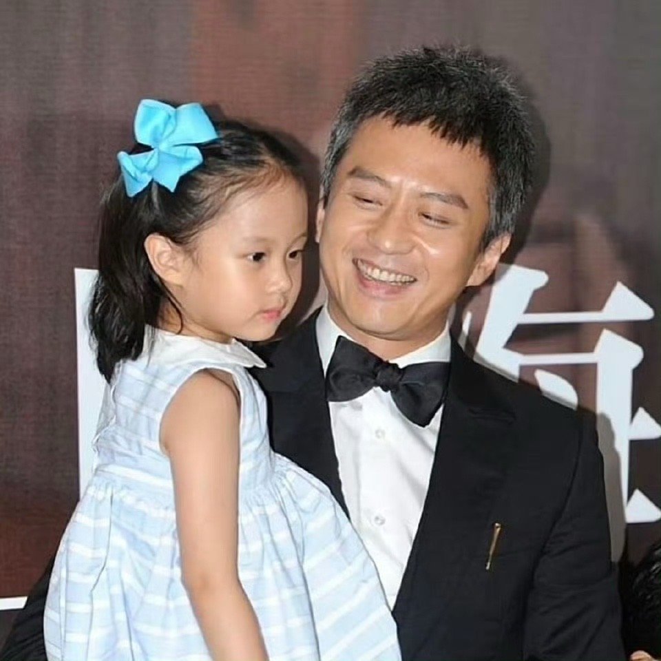 时光过得好快！邓超女儿长这么高了，小丫头悄悄长大啦✨邓超女儿长这么高了 ​​​
