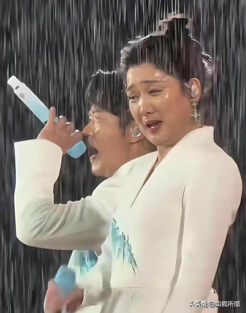 玲花这次真太不对劲了，
不是因为她唱得多卖力，
也不是因为她淋雨不躲，而是她浑身