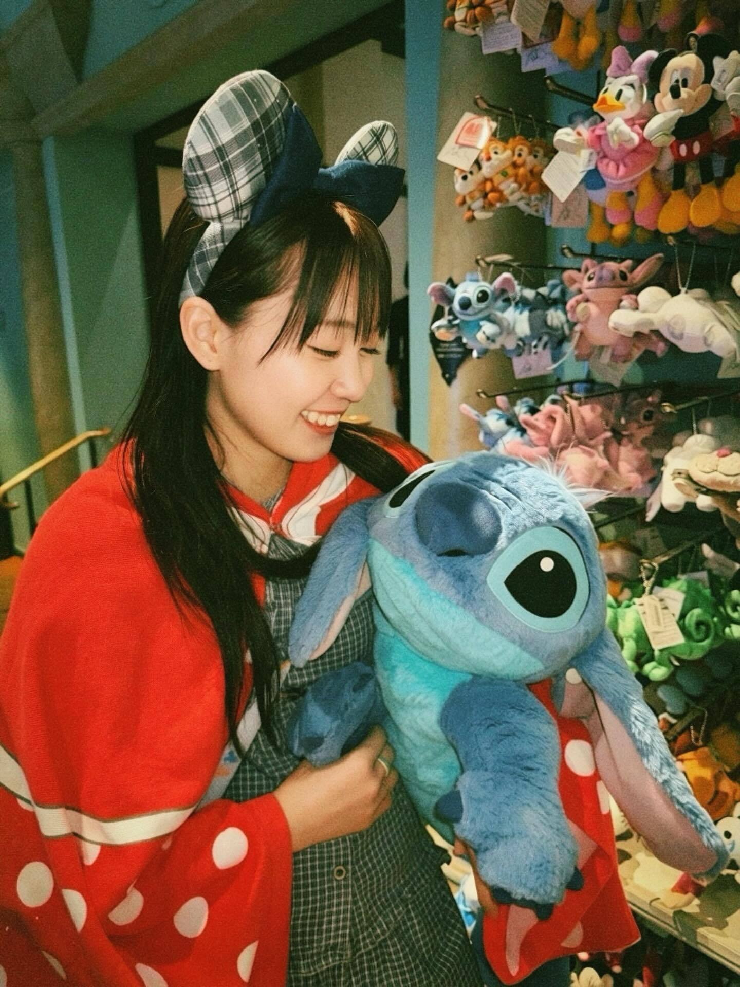 和朋友去迪士尼玩齐藤朱夏