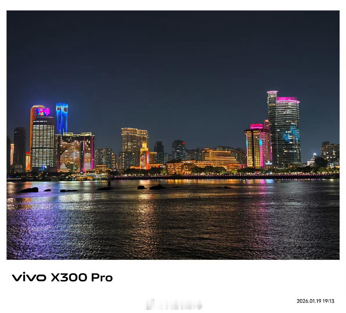 我们都在各自热爱里发光有些时候，翻遍手机相册，参数和测评图占了大半。但真正舍不得