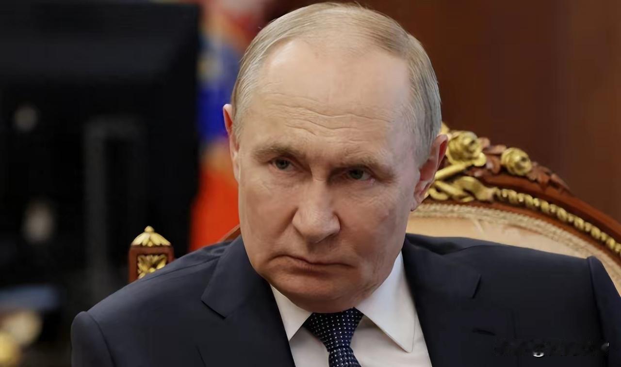 克里姆林宫红墙之内，普京凝视着窗外，他面对的不仅是战场上的僵局，更是一场正在侵蚀