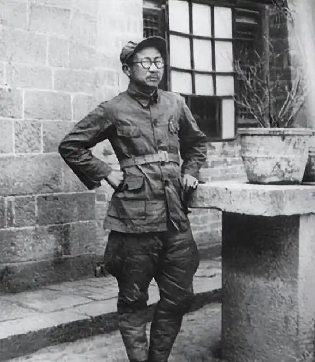 1955年授衔大将时，中央特批张云逸享受元帅的待遇，但他却能同时拥有2位妻子，这