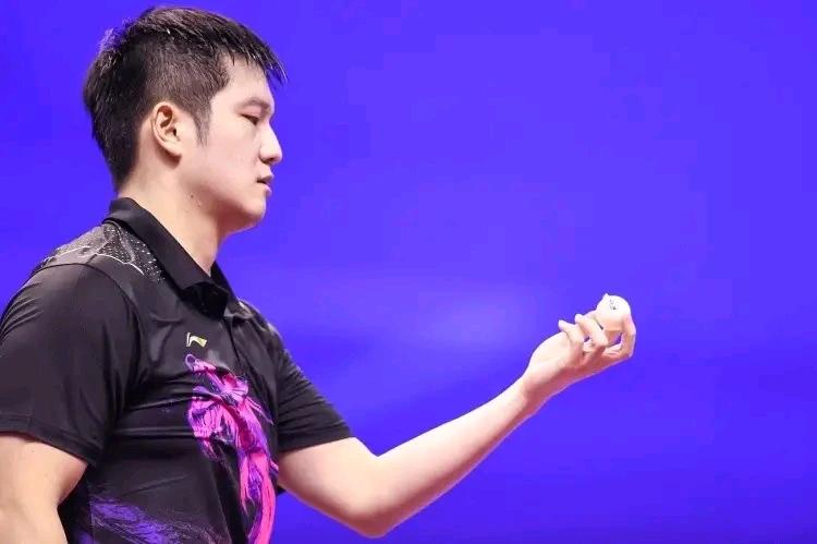 樊振东2比3爆冷不敌弗朗西斯卡，意味着3个事情：
1.樊振东在巴黎夺金可能性逐步