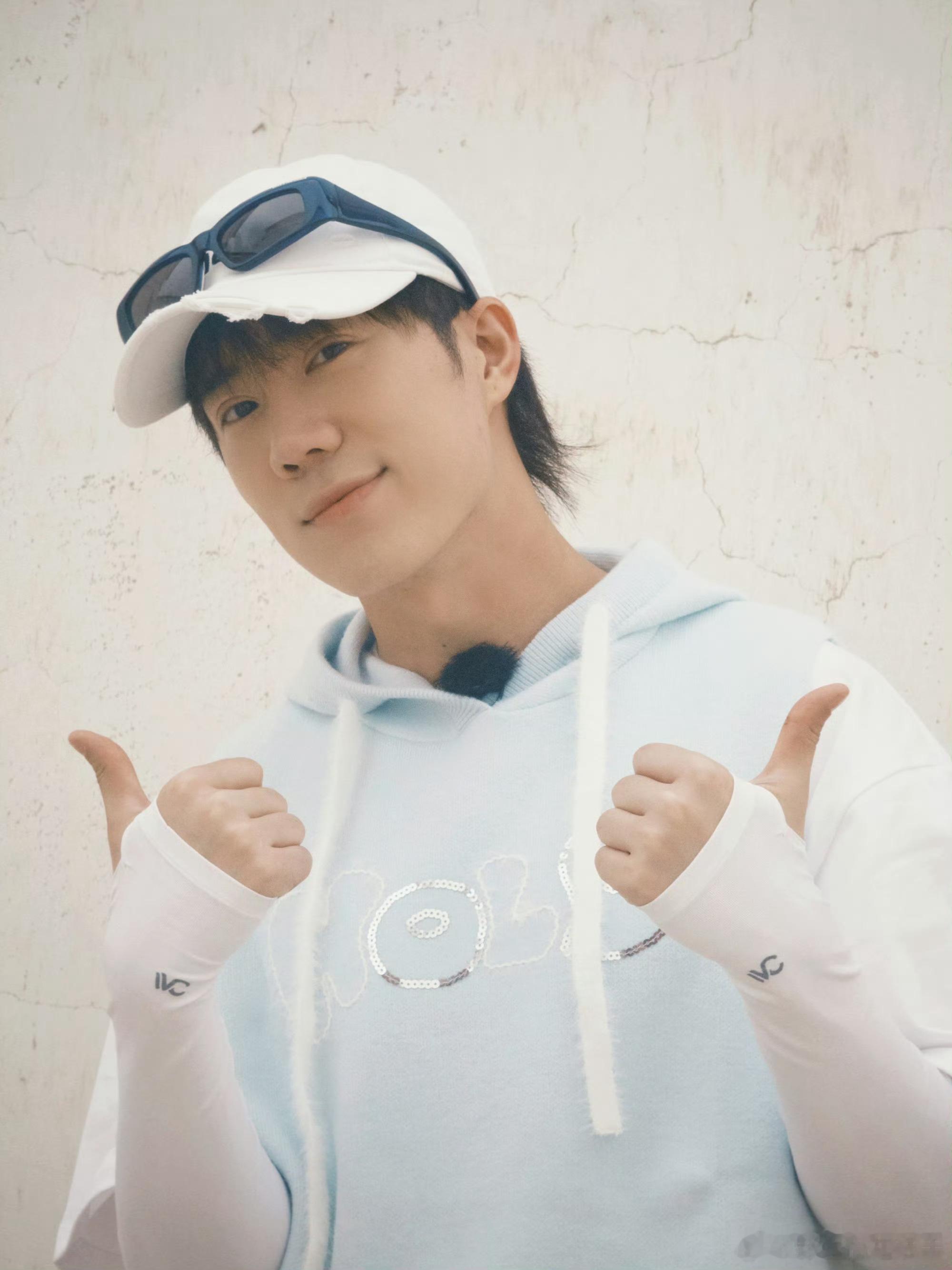 鹭卓直播收行李可爱捏 