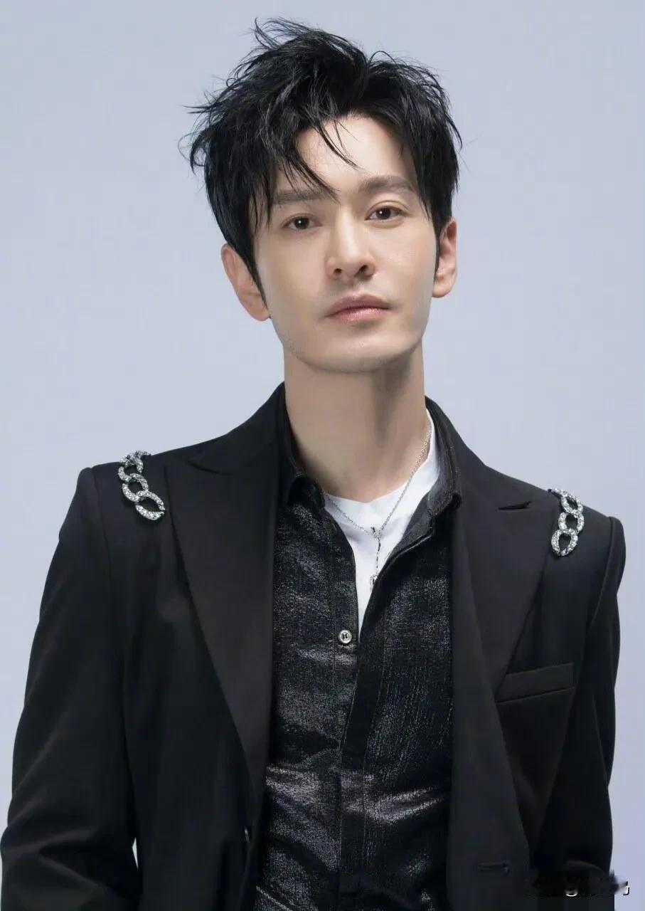 黄晓明每一任对象都会有同一个经历，被大规模网暴，然后每一任都被说小三。结果都是女