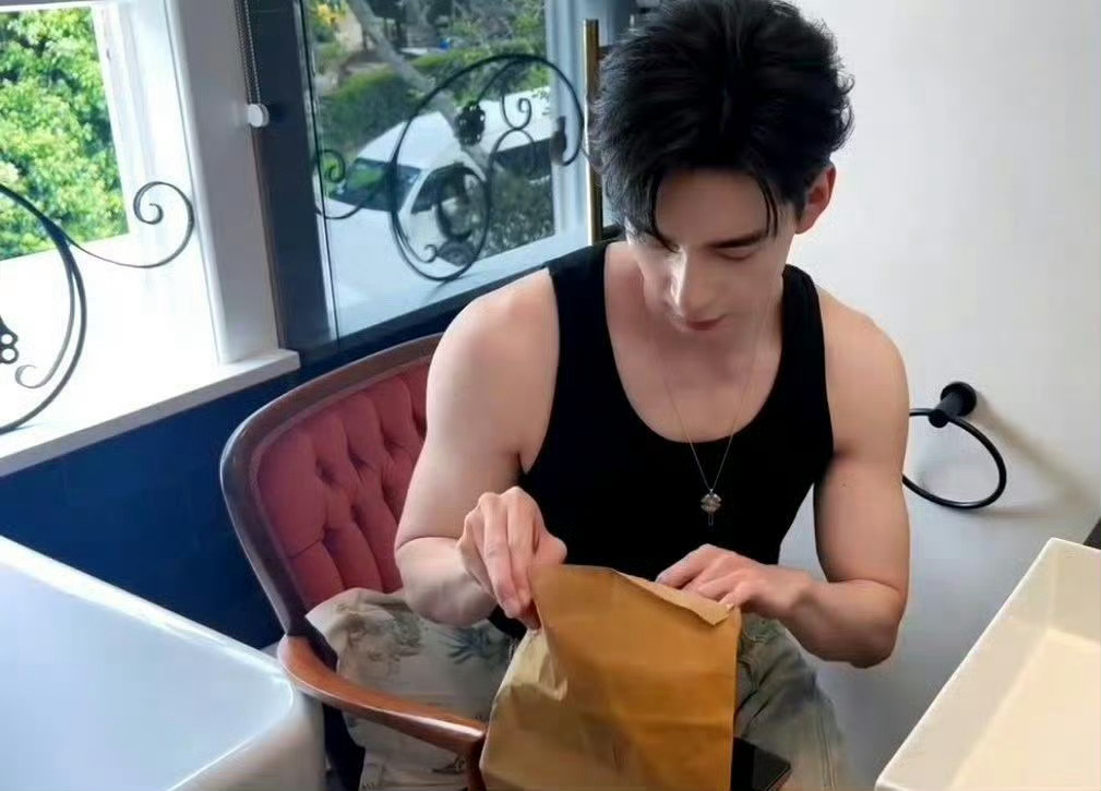 内娱男菩萨 陈星旭本人这肌肉线条斯哈斯哈