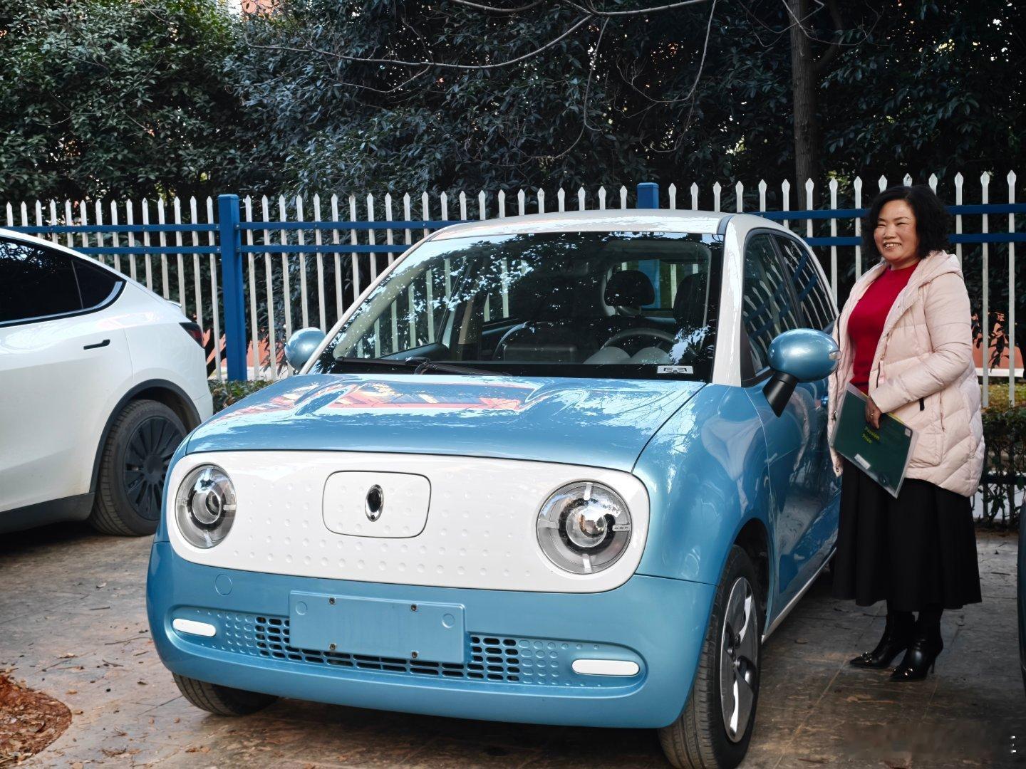 儿子给买的车就是香啊 阿姨笑开了花 正常来说我们不会跨市送车 这个特殊情况哈哈哈