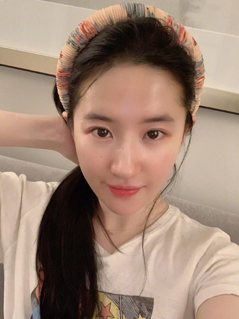 天仙的素颜居家自拍美的人都不带滤镜美颜的~ 