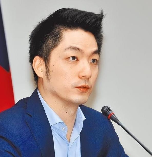[微风]台北市市长蒋万安曾宣称，如果大陆继续在台海进行军机绕台和军演的话，他就要