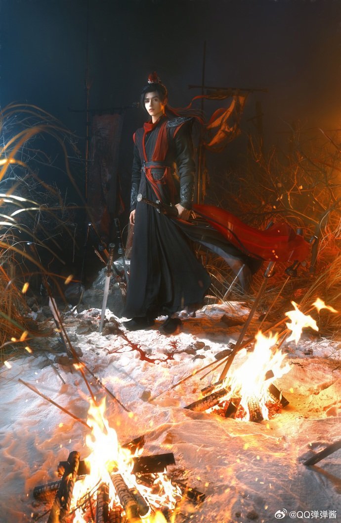 陈飞宇白日提灯沐浴戏陈飞宇身材陈飞宇白日提灯沐浴戏，氛围感拉满！ 身材线条优越，