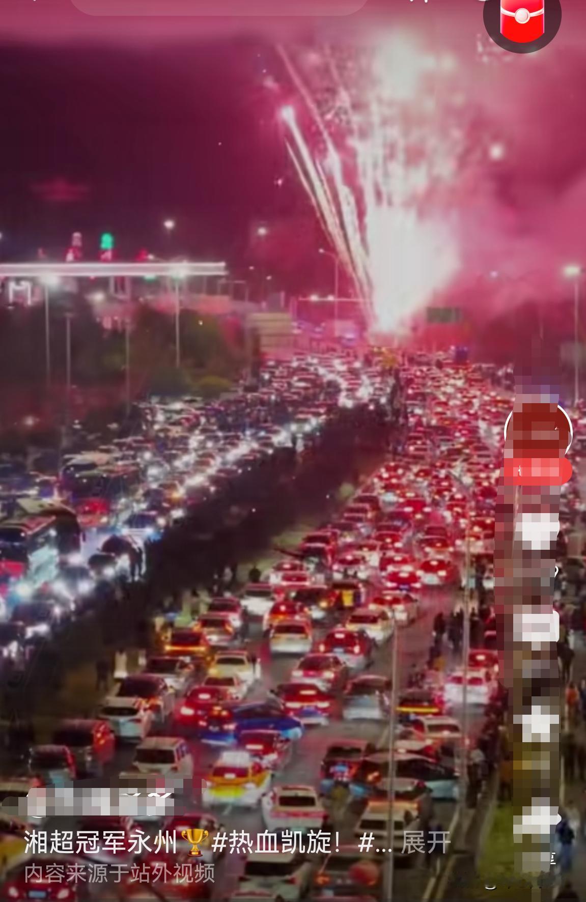 湘超永州队夺冠：一场足球赛，轰动整座城！永州足球队，都是由在校高中生、送外卖等人