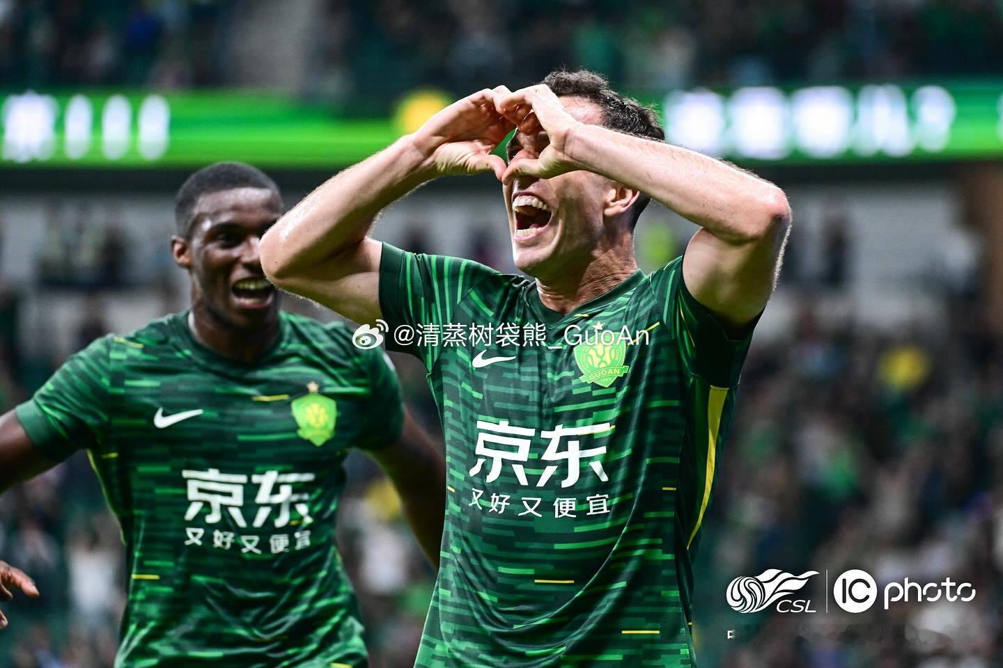 塞鸟更新社媒：“Happy to win again in our home.”