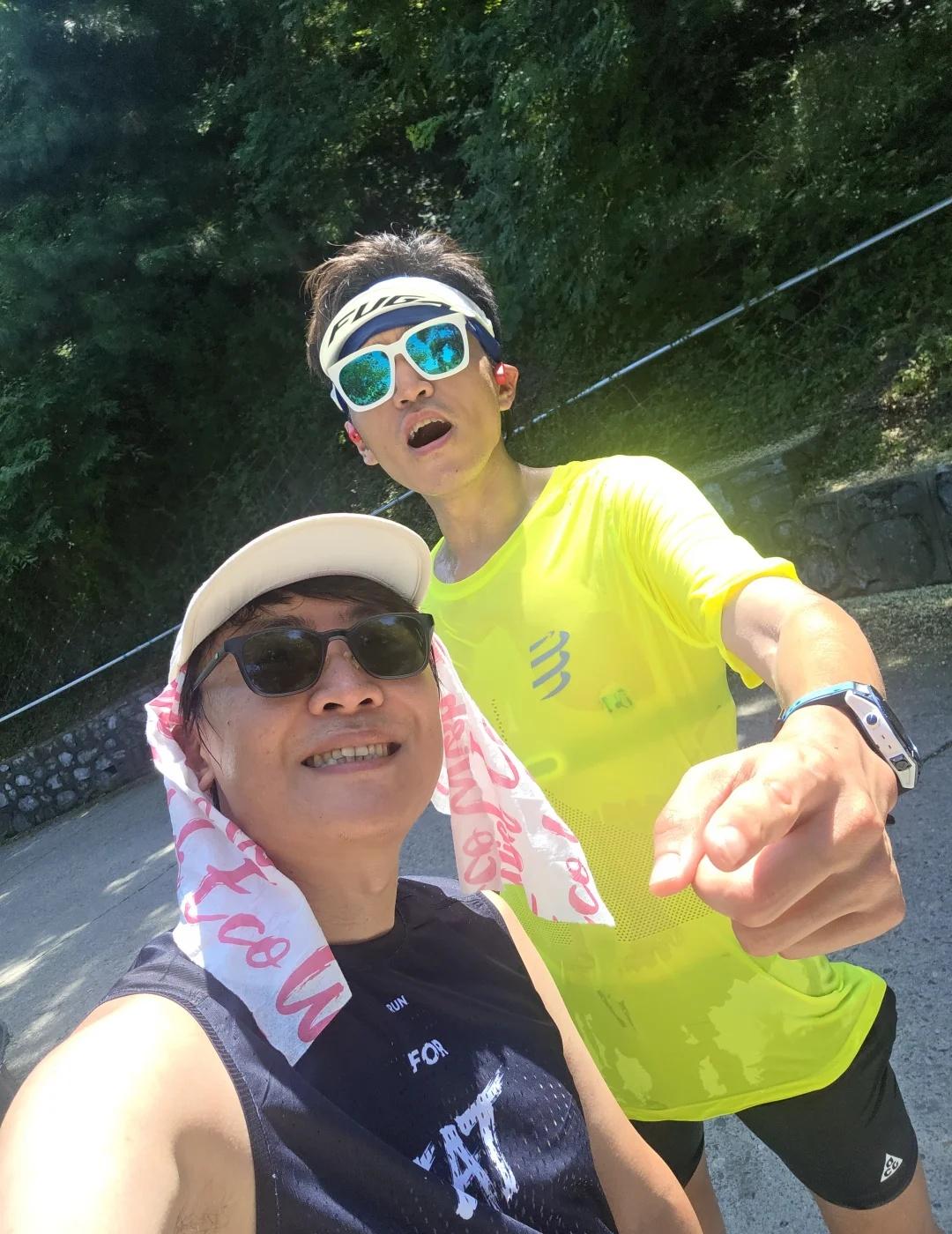 右划→看我变身霍比特人！
饱山帮 RunForEat
越野跑 香山 跑友圈