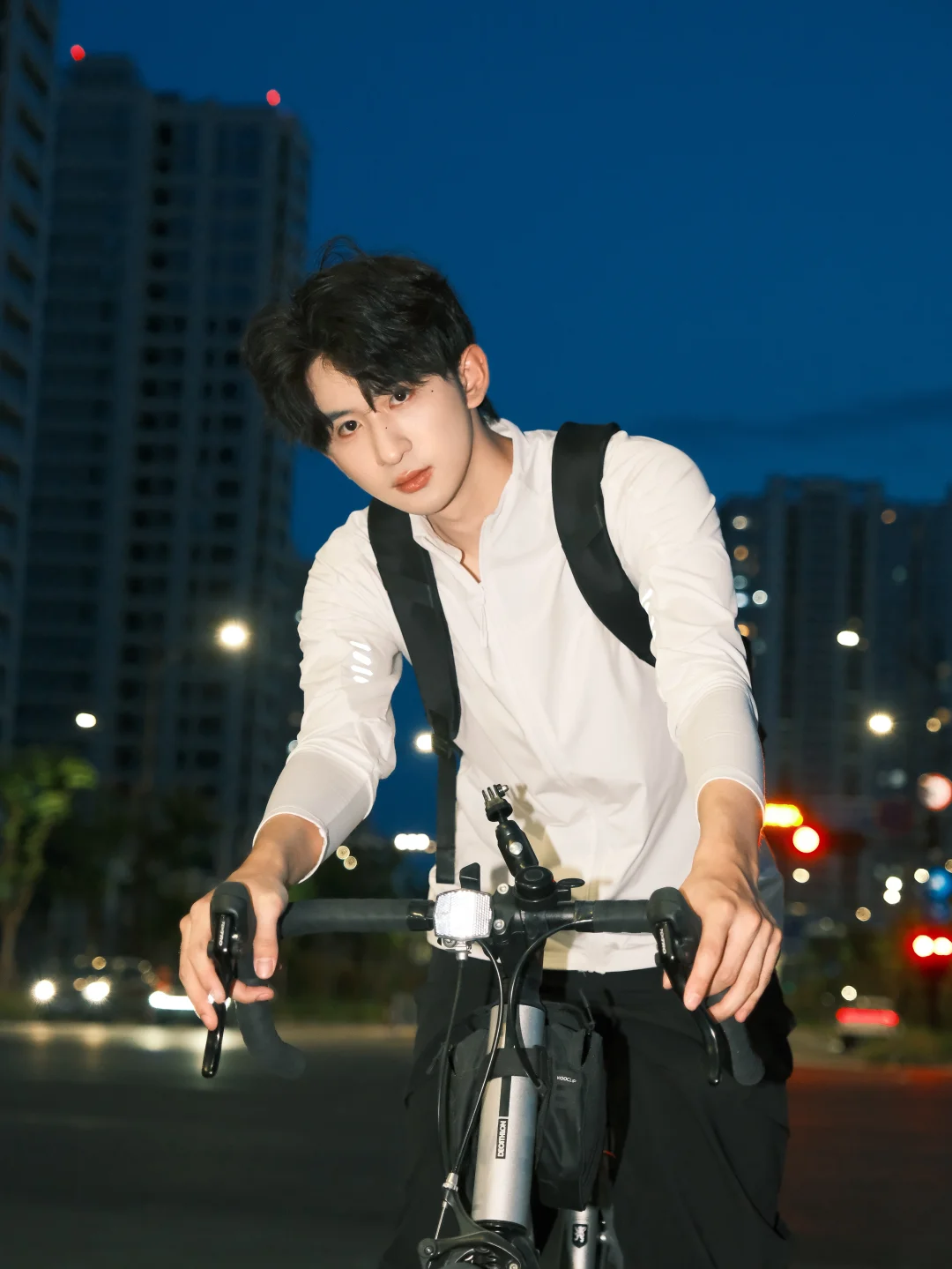 骑行偶遇了蓝调时刻